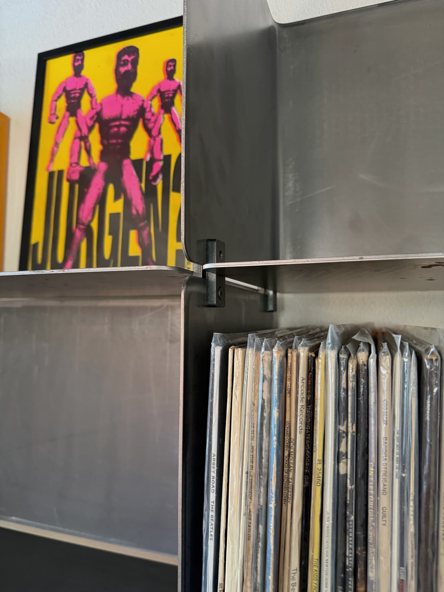 Close-up of the folded steel connection between two shelf modules